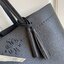 ของแท้ 💯% TORY BURCH MCGRAW LEATHER TOTE BAG กระเป๋าสะพายไหล่ทรงช้อปปิ้งใบใหญ่ สีดำสุดคลาสิค ตัวกระเป๋า วัสดุหนังแท้ ด้านหน้าปั้มทองโลโก้แบรนด์ ภายในช่องหลัก โล่งกว้าง มีช่องใส่ของย่อยอีกช่อง ใส่สมุดโน้ต ไอแพด หรือเสื้อผ้าสัก2-3ชุดได้สบายค่ะ