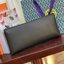 Tory burch Miller Metal clutch กระเป๋าคลัทช์ดีไซน์เรียบหรูออกแบบมาได้อย่างลงตัว ด้วยรูปทรงที่สวยงามและทันสมัย จากแบรนด์ Tory Burch ขนาดกำลังดี สามารถใส่กระเป๋าสตางค์หรือเครื่องสำอางค์ได้ตามขนาดกระเป๋า ในเรื่องของดีไซน์และอะไหล่สีทองดูแมทช์กันดีกับกระเป๋า 