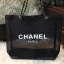 NEW! Chanel Shopping Bag With Chain กระเป๋าสะพายใบใหญ่ทรง Shopping Bag Limited Edition พรีเมี่ยมกิ้ฟของแท้นำเข้าจาก Chanel Perfume Counter ใบใหญ่วัสดุ Nylon โปร่งปั้มโลโก้แบรนด์สวยหรู เปิดปิดด้วยแถบแม่เหล็กซ่อนด้านใน บุฟองน้ำที่ฐานมาพร้อมสายสะพายโซ่ร้อยหน