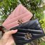 ของแท้ 💯% 】Tory burch kira chevron medium slim wallet กระเป๋าสตางค์หนังแกะขนาดmedium size การตัดเย็บหนังแกะแสนนุ่มแบบลายบุสองชั้น สัมผัสนุ่มควบคู่กับดีไซน์อันเป็นเอกลักษณ์ ดูแพงด้วยโลโก้ด้านหน้าสีทองสวยหรู