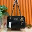 ของแท้ แท้ 100% GUESS CROSSBODY BAG กระเป๋าถือหรือสะพาย ขนาดกำลังดี วัสดุ pu. faux leather หนังนิ่ม นุ่มมาก สวยอยู่ทรง