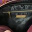 Tory Burch KIRA CHEVRON SMALL CAMERA BAG รุ่น Kira Chevron Small Camera Bag ตอบโจทย์คุณสาวๆ ได้อย่างละมุ่น สวยมาแต่ไกล ลุคหรูดูมีสไตล์ ดีไซน์เรียบหรู แต่ดูไฮไม่เบา..เพิ่มลวดลายด้วยการเย็บเย็บบนหนังเป็นลายเส้น (Chevron) ตกแต่งสายสะพายด้วยพู่ห้อยเกร๋ๆ สายยา