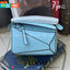 Loewe Nano Puzzle bag in classic โลเอเว่ (LOEWE) อีกหนึ่งกระเป๋าแบรนด์ดังจากสเปน ภายใต้คอลเลคชั่นใหม่อันร่วมสมัยของแบรนด์ มีความเป็นคลาสสิคและโมเดิร์นทันสมัย กระเป๋าที่มาในรูปแบบสี่เหลี่ยมผืนผ้า ที่สามารถใช้งานได้ทั้งแบบหูหิ้ว และแบบ Crossbody ด้านในมีช่อ