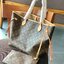 VIP 】LOUIS VUITTON NEVERFULL MM พร้อมส่ง มาพร้อมใบลูก สุดคุ้มค่าา❗️ กระเป๋าหิ้ว//คล้องไหล่ ใบใหญ่ ทรงสุดฮิตจาก LV premium gift เคาเตอร์ ตปท. หนังแท้ นิ่มลายLV ทั้งใบสวยงามค่ะ ปากกระเป๋ามีตัวคล้อง ภายในกระเป๋กว้างมากๆ สาวๆที่สัมภาระเยอะหายห่วงเลยค่ะ