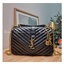 YSL College Medium Bag / Yves Saint laurent crossbody boutique กระเป๋าสะพายไหล่ ดีไซน์ทรงสวยหรู พิเศษ แถมฟรี พวงกุญแจห้อยเอกลักษณ์แบรนด์ ดูแพงไปหมดจริงๆไอเท็มนี้