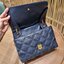 TORY BURCH FLEMING SOFT CONVERTIBLE SHOULDER BAG รุ่นหายากที่สาวๆตามหา มาพร้อมเสิร์ฟความสวยถึงบ้านไปเลยจ้า รอบนี้คัดสีสวยๆมาให้ได้ช้อปกันอย่างจุใจไปเลย กระเป๋าสะพายไหล่ หนังแท้นิ่มเต็มใบ สวยหรูดูแพง เปิด-ปิดด้วยตัวกดล็อคแน่นหนา สายสะพายในตัวปรับใช้ได้ 2 แ