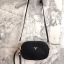 งานพรีเมี่ยมกิ้ฟ จากเคาเตอร์ต่างประเทศคะ ได้ กระเป๋าclutch & shoulder bag จากแบรนด์ Prada มาค่า เป็นกระเป๋าผ้า ไนล่อน น้ำหนักเบา สวยหรู ตามแบบฉบับของแบรนด์เลย ตัวกระเป๋าขนาดกำลังดี ใส่มือถือได้ทุกรุ่น สามารถเก็บสายถือเป็นคลัชออกงานได้คะ หรือ สะพายข้างได้ 