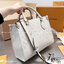 LV OnTheGo Leather Handbag / LV Tote Crossbody Bag กระเป๋าทรงโท้ทที่ใครเห็นต้องเป็นคลั่งรัก ดีไซน์คลาสสิค ผู้ดี หรูหรา โทนสีใช้งานง่าย ได้ทุกลุค ทุกสไตล์
