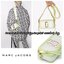 Marc Jacobs Fluoro Edge Snapshot crossbody bag กระเป๋าแบรนด์ดังจากสัญชาติอเมริกัน นับได้ว่ารุ่นนี้เป็นรุ่นทรงฮิตของ marc jacobs เลยทีเดียว กระเป๋า Snapshot อันเลื่องชื่อของ Marc Jacobs ซึ่งได้รับการอัพเดตอย่างกระฉับกระเฉงในเวอร์ชั่นเรืองแสงนี้ผ่านสีไล่ระด