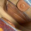 Tory Burch Miller Small Classic Shoulder Bag กระเป๋าที่เป็นได้มากกว่ากระเป๋าสะพายไหล่ โดยทางแบรนด์มีการออกแบบที่การต่อสายให้มาในลุคช์สะพายข้างได้ เป็นเอกลักษณ์ไม่ซ้ำใคร รูปทรงคลาสสิค เปิดปิดด้วยแม่เหล็กเพิ่มความปลอดภัย วัสดุหนังวัวแท้นุ่มต่อผิวสัมผัส มาคู