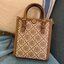 Tory burch t monogram jacquard mini tote ลวดลายT monogram ด้วยโลโก้สุดไอคอนนิคของแบรนด์ โดดเด่นด้วยกราฟฟิคและดีไซน์ ออกมาในหลายรูปแบบหลายคอลเลคชั่น แต่ละคอลเลคชั่นสวยหรูไม่แพ้กัน ทรงมินิโท้ท ขนาดกำลังดี ใช้งานง่าย ก็เป็นอีกหนึ่งรุ่นที่ทันยุคทันสมัยที่สาวๆ