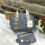 Anello Mini Boston shoulder Bag New arrival คอลเลคชั่นใหม่ล่าสุด ชน shop ค่ะ กระเป๋าถือ หรือสะพายข้าง ขนาดกำลังน่ารัก เปิดปิดด้วยซิปคู่ ภายในมี ใบลูกให้อีก 1 ใบ แยกใช้ได้ค่ะ ด้านหน้าสกรีนโลโก้แบรนด์ มีช่องทั้ง 4 ด้าน หน้าหลัง และด้านข้างใช้งานได้จริง มา พ