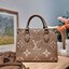 LV OnTheGo PM bag / LV on the go pm bicolor tote bag กระเป๋าทรงโท้ทที่ใครเห็นต้องเป็นคลั่งรัก ยอดฮิต คลาสสิค ผู้ดี หรูหราได้ทุกลุค ทุกสไตล์ เกรดวีไอพี ไฮเอน 1:1