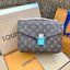 LV Pochette Métis ไอเท็มนำแฟชั่นที่น่าดึงดูดใจอย่างยิ่ง กระเป๋าที่มีรูปลักษณ์ทรงกะทัดรัดและใช้งานได้สะดวก หนังแท้แคนวาสอย่างดีเลยค่ะ ลาย Monogramอัญเป็นเอกลักษณ์ของแบรนด์ เปิด-ปิดแบบกดล็อคอะไหล่สีทองสวยงาม ภายในมี3ช่องกว้างสามารถใช้งานได้หลากหลายและจุของไ