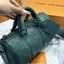 TOP ORI หนังแท้ | LV Keepall Bandoulière 25 กระเป๋าสะพายทรงหมอนสุดไอคอนิก หนังแท้ Taurillon ลายเกรน ฉลุลายโมโนแกรมสวยหรูคลาสสิก โทนสีหรูหราเข้ากันอย่างลงตัว