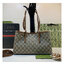Top ORI หนังแท้ | GUCCI GG Emblem medium tote bag 30cm / GUCCI Tote Bag กระเป๋าสะพายทรงโท้ท คอลเล็กชั่นใหม่ตีความประวัติศาสตร์แห่งความสง่างามและงานฝีมือของแบรนด์ขึ้นใหม่