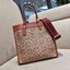 COACH C0776 FIELD TOTE WITH HORSE AND CARRIAGE PRINT คอลเลคชั่นสุดคลาสสิค สวยหรูดูแพง กระเป๋าทรงโท้ท ไซส์ใหญ่จุคุ้ม ฟังก์ชั่นการใช้งานสะดวกที่สุด มีทั้งสายคล้องแขนในตัว และสายครอสบอดี้ วัสดุหนังแคนวาสเคลือบลายสลับหนังแท้ ปากกระเป๋ามีกระดุมแม่เหล็กไว้ปิดกั