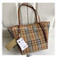 BURBERRY TOTE VINTAGE BAG VIP GIFT WITH PURCHASE (GWP) พรีเมี่ยมกิ๊ฟ Limited Edition จากBURBERRY วัสดุหนังCANVASสลับหนัง เปิดปิดด้วยกระดุมแม่เหล็ก ภายในมีช่องใส่ของโล่งกว้าง พร้อมช่องซิปอีกหนึ่งช่อง สามารถใส่มือถือ ipad ของจุกจิกได้ อีกด้านใส่ของพร้อมหยิบ