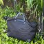 LONGCHAMP BOXFORD TRAVEL BAG L กระเป๋าเดินทางขนาดใหญ่ มาพร้อมสายสะพายที่สามารถถอดได้ ให้คุณเลือกสะพายไหล่หรือถือได้ มีซิปรูดเปิดปิดกระเป๋าที่ให้คุณมั่นใจได้ว่าคุณจัดเก็บไอเท็มของคุณได้อย่างมิดชิด บ็อคฟอร์ด (BOXFORD) สะท้อนความเป็นเอกลักษณ์ของแบรนด์ที่เปี่