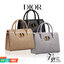 หนังแท้ DIOR Medium ST Honore Tote Collection Fall/Winter 2020-2021 มาในรูปแบบกระเป๋าทรงสี่เหลี่ยมที่ได้มาตรฐาน ทำจากหนังลูกวัว (Calfskin) ลายเกรน ซึ่งสื่อถึงความหรูหราได้อย่างลงตัว ตัวด้ามจับ มีการเย็บเข้าด้านในของกระเป๋าเพื่อเพิ่มความแข็งแรงทนทาน ด้านหน