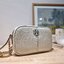 TORY BURCH MCGRAW CAMERA BAG ใหม่จากคอลเลคชั่นสุดคลาสสิค กับกระเป๋าสะพายข้าง ทรงกล่องไซส์กะทัดรัด น้ำหนักเบา ใช้งานง่ายด้วยซิปรูดเปิดปิด แมทช์ได้กับทุกสไตล์การแต่งตัว