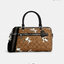 COACH FACTORY BOSTON BAG IN SIGNATURE X SNOOPY COLLECTION กระเป๋าถือหรือสะพายคอลเลคชั่นพิเศษจาก Coach Factory วัสดุ Signature refined calf leather หนังแท้ลายคอลเลคชั่น Snoopy เทคเจอร์สวยอยู่ทรง ดีไซน์ยอดนิยม ด้านหน้ามีโลโก้และช่องซิปแบรนด์ ช่องหลักเปิดปิด