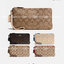 COACH F54057 DOUBLE ZIP WALLET IN SIGNATURE กระเป๋าคล้องมือ size L ใบนี้ใส่มือถือได้ทุกรุ่น ขนาดกำลังดี พกพาสะดวกมากๆ วัสดุหนังสังเคราะห์ ภายในเป็นผ้าสีสวยคม ใส่ธนบัตร ใส่บัตรได้เยอะ ใส่มือถือได้สบายๆทุกรุ่น ตอบโจทย์สาวๆที่ไม่ชอบพกเยอะวุ่นวายจ้า ใบนี้เอาอ