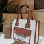 BURBERRY FRAGRANCES CROSSBODY BAG VIP GIFT WITH PURCHASE (GWP) พรีเมี่ยมกิ๊ฟ Limited Edition จาก BURBERRY PERFUME วัสดุ Canvas & Leather ทรงเหลี่ยม TwoTone ดีไซน์สวยอยู่ทรง ด้านหน้ามีช่องใส่ของ ภายในโล่งกว้าง สามารถใส่กระเป๋าสตางค์ยาว มือถือ ของใช้ได้เยอะ