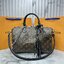 LV speedy soft 30 crafty bag กระเป๋าทรงหมอน รุ่นท็อปฮิต กับดีไซน์ใหม่ต้อนรับฤดูกาลท่องเที่ยว โดดเด่นด้วยการตกแต่งลายพิมพ์ซิกเนเจอร์ และป้ายแท็กหนังสุดเก๋
