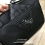 GUESS CROSSBODY BAG กระเป๋าสะพายรุ่นยอดนิยมจาก GUESS FACTORY วัสดุหนัง Saffiano อยู่ทรงสวยด้านหน้ามีโลโก้แบรนด์โดดเด่น มีช่องหน้า1ช่อง ขนาดกำลังดี น้ำหนักเบา เปิดปิดด้วยซิปสะดวกใช้ ภายในมีโลโก้ ซับในลายแบรนด์ รุ่นนี้ใส่กระเป๋าสตางค์ มือถือ ของใช้ได้เยอะค่