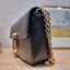 MARC JACOBS THE J MARC SHOULDER BAG คอลเลคชั่นใหม่ล่าสุด สวยฟาดกว่าใคร ใบไหนๆก็ต้องหลีก กับกระเป๋าสะพายไหล่สุดหรู รูปทรงใช้งานง่าย ดีไซน์เรียบ แต่แฝงไปด้วยความผู้ดี ดูแพง