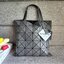 BAO BAO ISSEY MIYAKE LUCENT ONE-TONE กระเป๋า Bao Bao จากแบรนด์ดัง Issey Miyake แบรนด์แฟชั่นจากประเทศญี่ปุ่น ซึ่งมีสินค้ามากมายไม่ว่าจะเป็นเสื้อผ้า นาฬิกา น้ำหอม และที่ขาดไม่ได้นั่นก็คือ กระเป๋า Bao Bao ที่มีความพิเศษในเรื่องของวัสดุและดีไซน์ที่ครองใจสถาปน