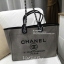 Chanel tote canvas bag จากงานพรีเมี่ยม VIP GIFT รุ่นดังเลยค้า Size ใหญ่อลัง บอกเลยว่า *งานดีที่สุด ตัวกระเป๋า กระเป๋าผ้าเป็นผ้า canvas เนื้อดีสมราคา สัมผัส นุ่มลื่นมือมากกกก อะไหล่เงินปั้มแบรนด์แท้ทั้งใบ ด้านหน้าปัก logo แบรนด์สุดหรู จุของได้เยอะมากก มีช่
