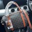 VIP 】CELINE BOSTON BAG IN TRIOMPHE CANVAS AND TAN ลวดลาย Triomphe Canvas Collection เป็นที่นิยมตลอดกาล มาในรูปแบบกระเป๋าทรงหมอนที่ได้รับความนิยมแบบทุกยุคทุกสมัย ซึ่งเป็นรูปทรงที่มีความคลาสสิก ดูดีแบบไม่มีตกยุค มาพร้อมขนาดที่ง่ายต่อการพกพา จัดเก็บหรือหยิบข