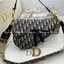 หนังแท้ DIOR SADDLE BAG Oblique Embroidery / Dior saddle with strap กระเป๋ารุ่นยอดนิยมตามแบบฉบับแบรนด์ งานทอลายคมชัด ใช้งานได้ 2 แบบ สะพายยาว CROSSBODY และสายสั้นถือได้เก๋ๆ ลุคนี้คูลสุดๆ เลยค่าา ภาพถ่ายจากสินค้าจริง! สวยมาก พร้อมส่งที่ไทยราคาสุดคุ้ม สาวๆ 