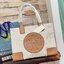 Tory Burch Ella maxi Logo Canvas Mini Tote Bag Collection นี้เป็นกระเป๋าที่ตอบโจทย์สาววัยทำงานอย่างมาก ด้วยโทนสีที่สุภาพ เรียบหรู อีกทั้งยังมีขนาดกำลังดีไม่ใหญ่จนเกินไปและยังบรรจุของได้จำนวนมาก จึงสามารถหิ้วไปทำงาน ชอปปิง หรือจะใช้เป็น Everyday Bag ในชีวิ