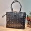 M.C.M SMALL REVERSIBLE LIZ SHOPPER IN VISETOS พร้อมเสิร์ฟความสวยให้ถึงบ้าน กับกระเป๋าทรงโท้ทไซส์ small ขนาดกำลังสวย แถมไม่พอ!! ยังมีใบลูกไปให้อีก สะพายแยกได้เก๋ๆด้วย!! ใครที่มองหากระเป๋าทรงโท้ทจุๆหน่อย ก็ต้องใบนี้เลย ดีไซน์ทรงสวยน่าใช้ โดดเด่นกว่าใคร ไม่ซ