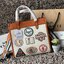 COACH FIELD TOTE 22 WITH PATCHES CA138 ส่วนหนึ่งจาก Coach Pride Collection ซึ่งเป็นการเฉลิมฉลองความเท่าเทียม ความหลากหลาย และการแสดงออกถึงตัวตนที่แท้จริงภายในชุมชน LGBTQIA+ ในเดือนนี้และทุกเดือน ตั้งแต่วันธรรมดาที่วุ่นวายไปจนถึงวันหยุดสุดสัปดาห์ที่เต็มไปด