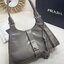 TOP ORI หนังแท้ | เกรดดีสุด PRADA Medium leather tote bag / pradahobo กระเป๋าสะพายทรงโฮโบ คลาสสิคหนังเงาสวยหรูดูแพง ใบใหญ่กำลังดี ดีไซน์ใหม่ล่าสุด ภายในโล่งกว้าง จุของได้สบายๆ