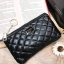 Chanel Cosmetic Clutch Key Chain Best seller! VIP. GIFT ของแท้จาก Chanel Cosmetic Counter VIP Gift หนังนิ่มลายตารางสีดำ ประดับโลโก้แบรนด์ ด้านหน้า เปิดปิดด้วยซิป หัวซิปแบรนด์อะไหล่ทอง พร้อมสายโซ่สำหรับห้อยพวงกุญเเจ ใส่มือถือได้ทุกรุ่นค่ะ สายคล้องกุญเเจ สา