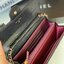 หนังแท้ CHANEL WALLET WITCH CHAIN พร้อมส่งที่ไทย ภาพสินค้าถ่ายจากงานขายจริง ใช้งานต่างประเทศได้ รุ่นยอดนิยมไอเท็มฮิตวัสดุหนังคาเวียร์สวยคลาสสิคเปิดปิดด้วยฝาปิดกระดุมด้านหน้ามีโลโก้แบรนด์อะไหล่สวยหรูดูดีมาพร้อมสายโซ่อะไหล่เงินและทอง ร้อยหนังจะสะพายไหล่ หรื