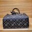 กระเป๋าถือ หรือสะพาย TORY BURCH มาใหม่ล่าสุด จุใจคนสัมภาระเยอะ งานสวยตั้งอยู่ทรง น้ำหนักเบาค่ะ ดีไซต์เก๋มาพร้อมพวงกุญแจตุ๊กตาน้องหมี น่ารักมากมาย