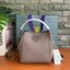 คอลเลคชั่นขายดี มากี่รอบๆ ก็หมดไวทุกรอบ!! TORY BURCH MCGRAW MINI BUCKET BAG กระเป๋าสะพาย และ ถือ คล้องแขน ทรงถัง สะพายได้ 2 ทรง ผลิตจากหนังแท้ หนังลูกวัว หนังนุ่ม หนังหอม น้ำหนักเบามากกก!! หนังลื่น นิ่มสวยมากๆ!! ด้านหน้าประดับโลโก้แบรนด์ ภายในโล่งกว้าง มี