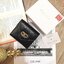 CELINE SHORT WALLET VIP GIFT WITH PURCHASE (GWP) พรีเมี่ยมกิ๊ฟ Limited จาก CELINE HAUTE PARFUME DUTYFREE COUNTER หนังเรียบสวยอยู่ทรงมีโลโก้ด้านหน้า เปิดปิดด้วยฝาพับกระดุม พกพาสะดวก ภายในมีช่องแบ่งหลายช่อง มีทั้งช่องใส่รูปและช่องใส่บัตร ช่องใส่ธนบัตร ใส่แบ