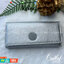 กระเป๋าสตางค์ยาว 3 พับตอน Kipling Brownie long tri-fold wallets กระเป๋าสตางค์ยาวแบบ3พับตอน วัสดุกันน้ำ เปิดปิดด้วยกระดุมแป๊ก มีช่องใส่ธนบัตรหลายช่อง ช่องเสียบการด์ได้ถึง13ช่องลายจุด และใส่รูปภาพได้อีก2ช่อง ช่องซิปใส่เหรียญ ช่องธนบัตร 3 ช่อง ที่จับหัวซิปปั