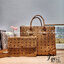 M.C.M MEDIUM MÜNCHEN TOTE IN VISETOS กระเป๋าโท้ทไซส์ใหญ่ จุเน้นๆ ใหม่ล่าสุด ที่ใช้สามารถใช้ได้ทั้งหนุ่มๆและสาวๆ รูปทรงคลาสสิค ดีไซน์เป็นเอกลักษณ์ แถมยังได้ใบลูกใส่ของจุกจิกได้อีก แบ่งเป็นสัดส่วนได้เลย วัสดุหนังแคนวาสตัดสลับหนังแท้