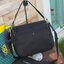 Tory Burch Perry Nylon Crossbody Woman’s HandBags กระเป๋าแบรนด์ดังจากนิวยอร์ค ที่เน้นฟังก์ชั่นกับการใช้ที่ง่ายแต่แฝงความหรูหรา มีสายสะพาย2เส้น ทั้งสายสั้นและสายยาวถอดแยกใช้งานได้ โดยจะใช้ได้ทั้งแบบทางการและกึ่งการทาง มีดีไซน์ที่เป็นเอกลักษณ์ ทันสมัย เป็นอ