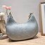 M.C.M AREN CRESCENT HOBO IN VISETOS ใหม่ล่าสุดก่อนใคร สวยได้ไม่ต้องรอ กับคอลใหม่ลุคลูกคุณ รูปทรง half moon ยอดฮิต ตอบโจทย์ได้ทุกลุค ทุกไลฟ์สไตล์ ใช้งานได้ง่ายคล่องตัว กับกระเป๋าสะพายข้าง ที่มาพร้อมสายโซ่คล้องด้านหน้า และสายหนังครอสบอดี้