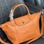 Longchamp Le Pliage Cuir Top handle bag S เรียกว่าเป็นกระเป๋าอีกหนึ่งรุ่นที่ไม่ว่ายังไงก็ฮอตฮิตและติดเทรนด์ตลอดไม่เคยเปลี่ยนกับ ทรง Le Pliage Cuir หนึ่งในตระกูลกระเป๋าสุดไอคอนิกจากแบรนด์
