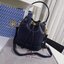 Tory burch monogram leather bucket bag ดีไซน์สวยงามตามแบบฉบับของแบรนด์แล้ว ที่ทำจากวัสดุหนังแท้ ตัวกระเป๋าอยู่ทรงสวยมีลายแบรนด์สวยหรู ใช้รูดเปิดปิด ภายในบุผ้าอย่างดี มีช่องเล็กหนึ่งช่อง ใส่ของได้หลากหลายขนาดกำลังดี ที่นอกจากจะได้เรื่องดีไซน์สวยงาม